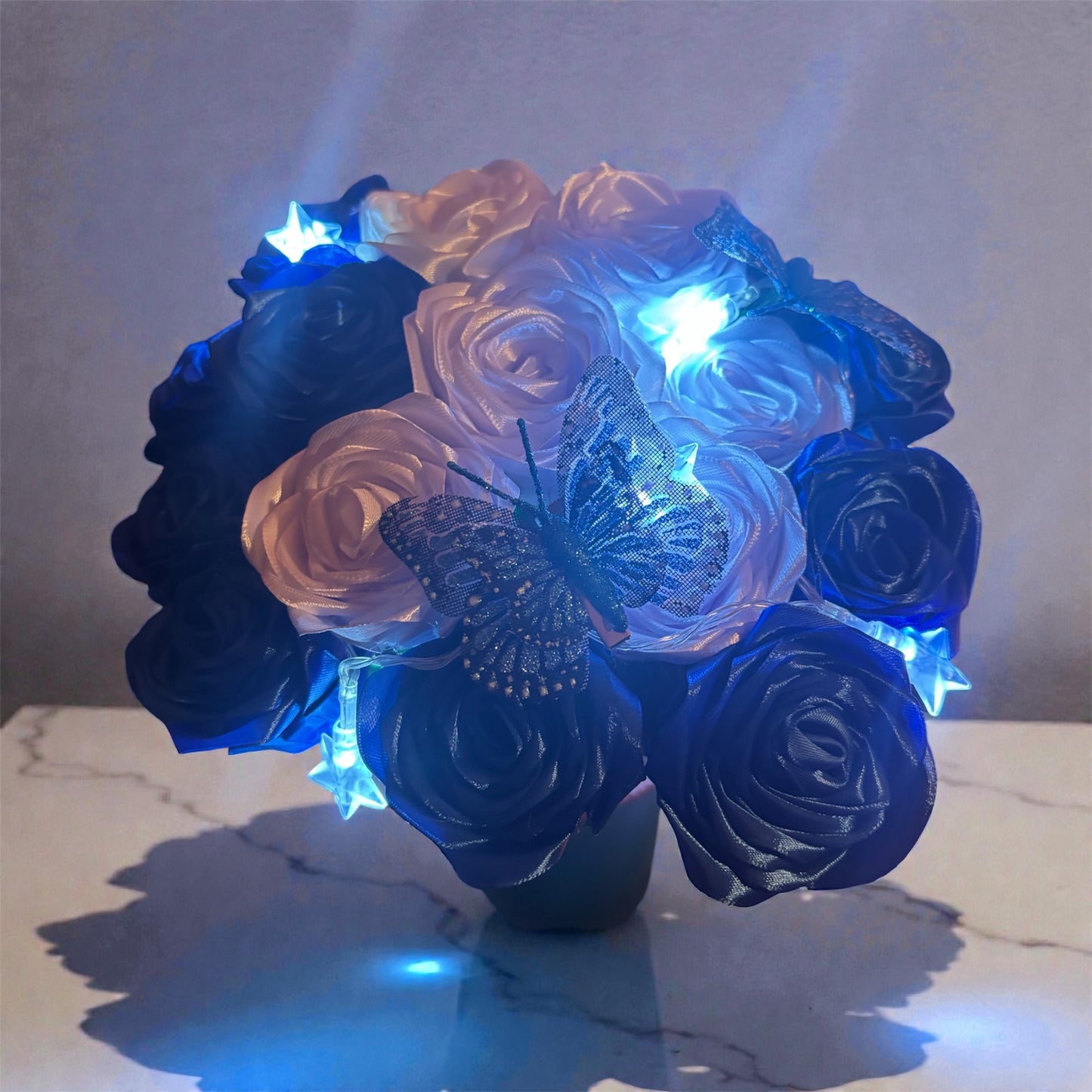 18 Blue and White Roses